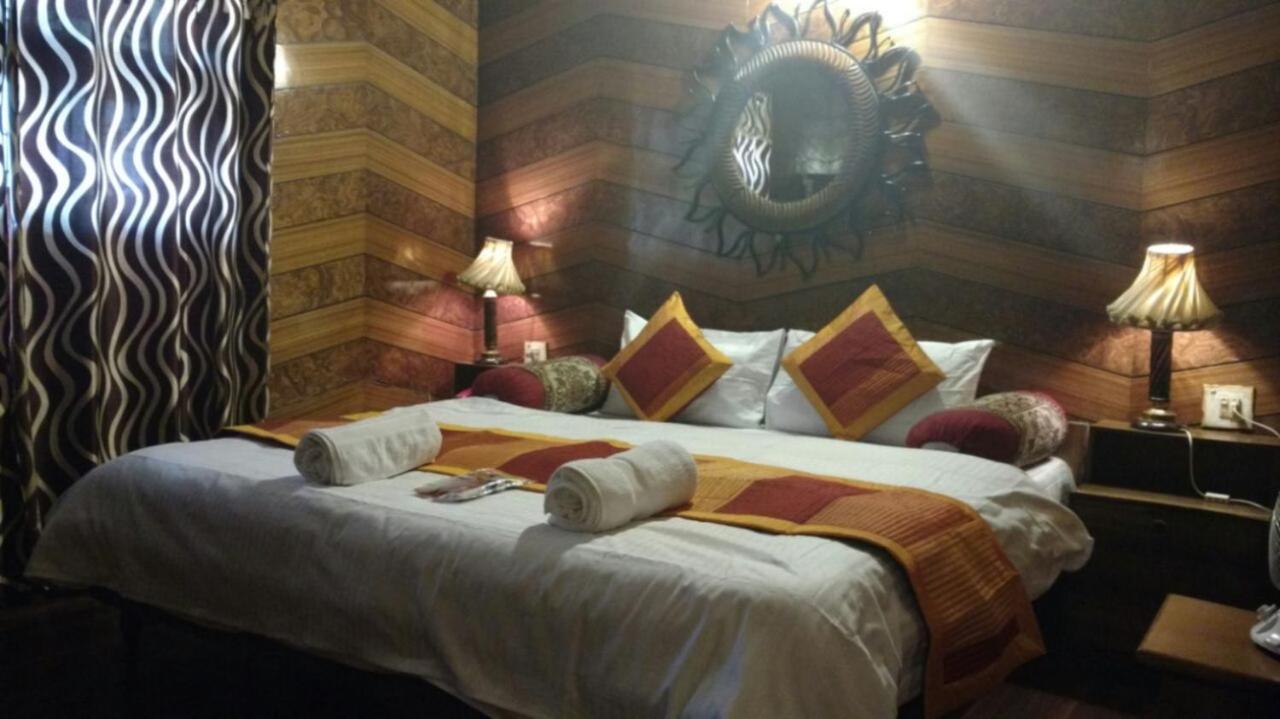 Goroomgo Ankur Lake View Mall Road Nainital - Prime Location With Luxury Room Exterior photo