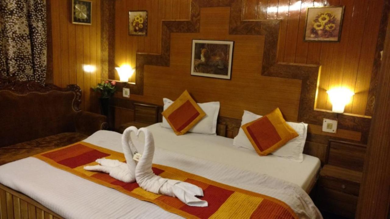 Goroomgo Ankur Lake View Mall Road Nainital - Prime Location With Luxury Room Exterior photo